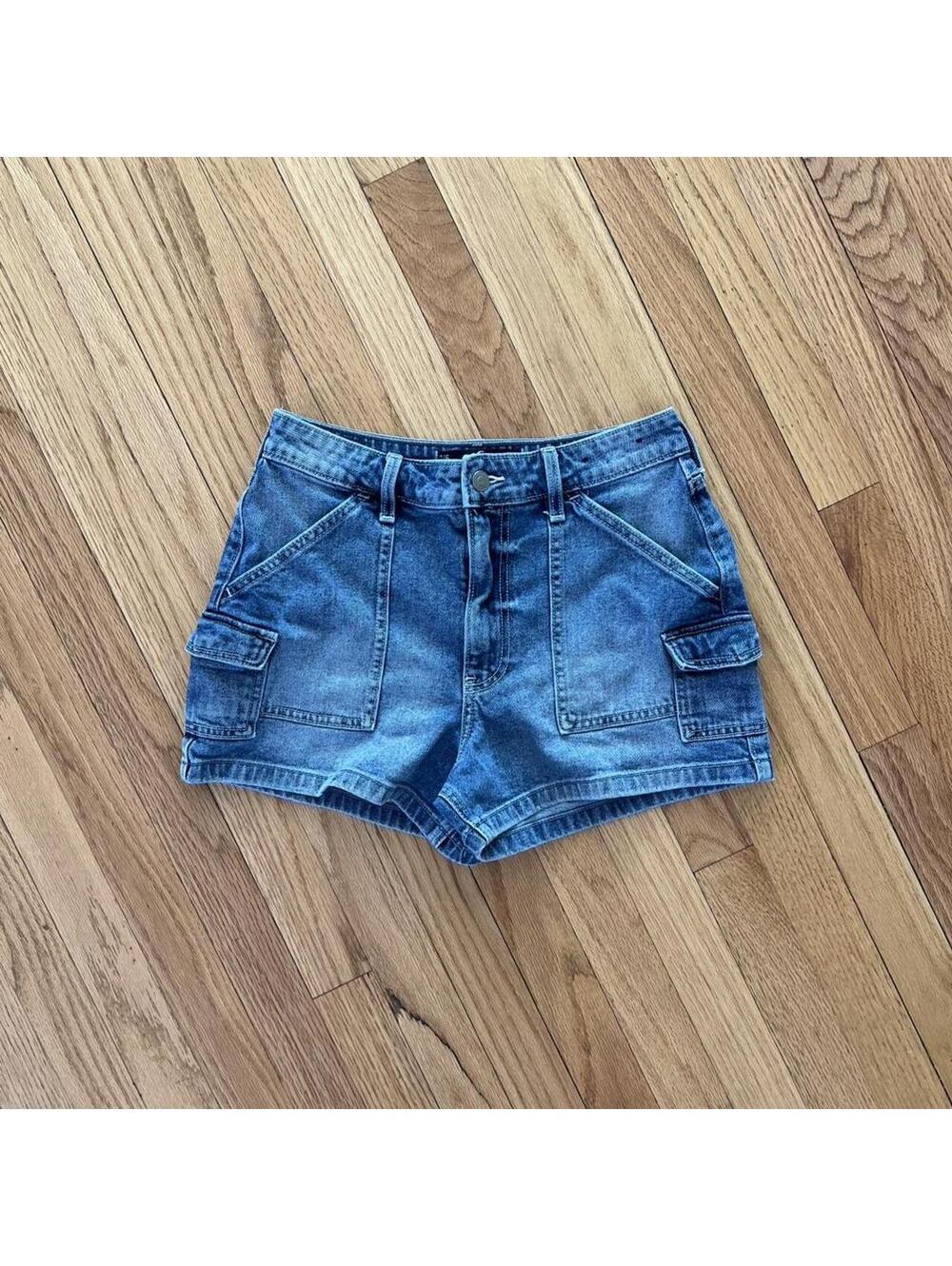 ⭐️ Hollister Ultra High-Rise Mom Cargo Shorts ⭐️